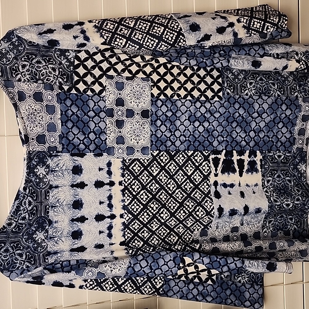 Chico's Sz 2 or L Women's Knit Blouse Top 3/4 Sleeve Multicolor Ornament Stretch